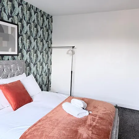 Soothing Near Shopping And Centres Leeds (West Yorkshire)