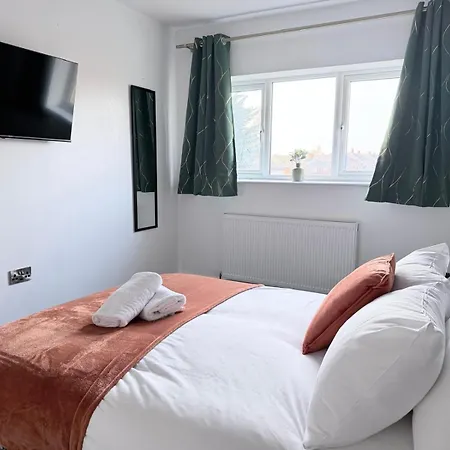 Soothing Near Shopping And Centres Leeds (West Yorkshire)