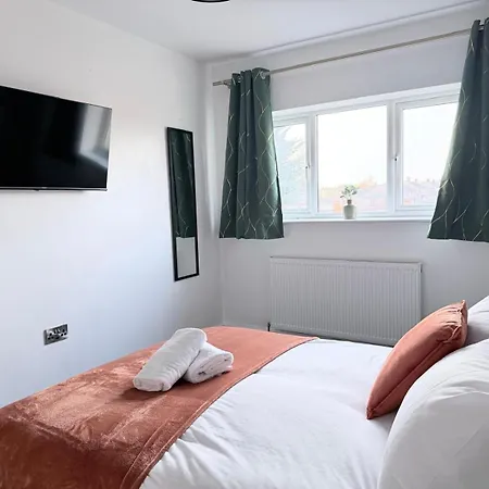 Soothing Near Shopping And Centres Leeds (West Yorkshire)
