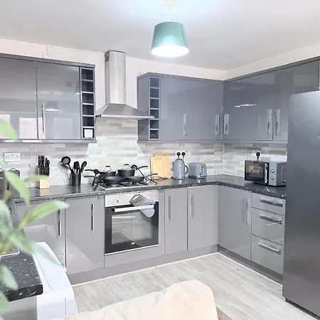 Soothing Near Shopping And Centres * Leeds (West Yorkshire)