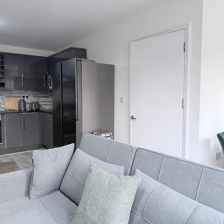 Soothing Near Shopping And Centres Leeds (West Yorkshire)