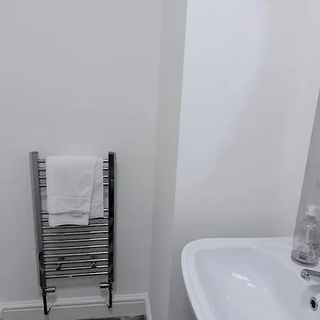 Soothing Near Shopping And Centres * Leeds (West Yorkshire)