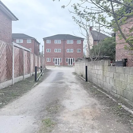 Soothing Near Shopping And Centres Leeds (West Yorkshire)